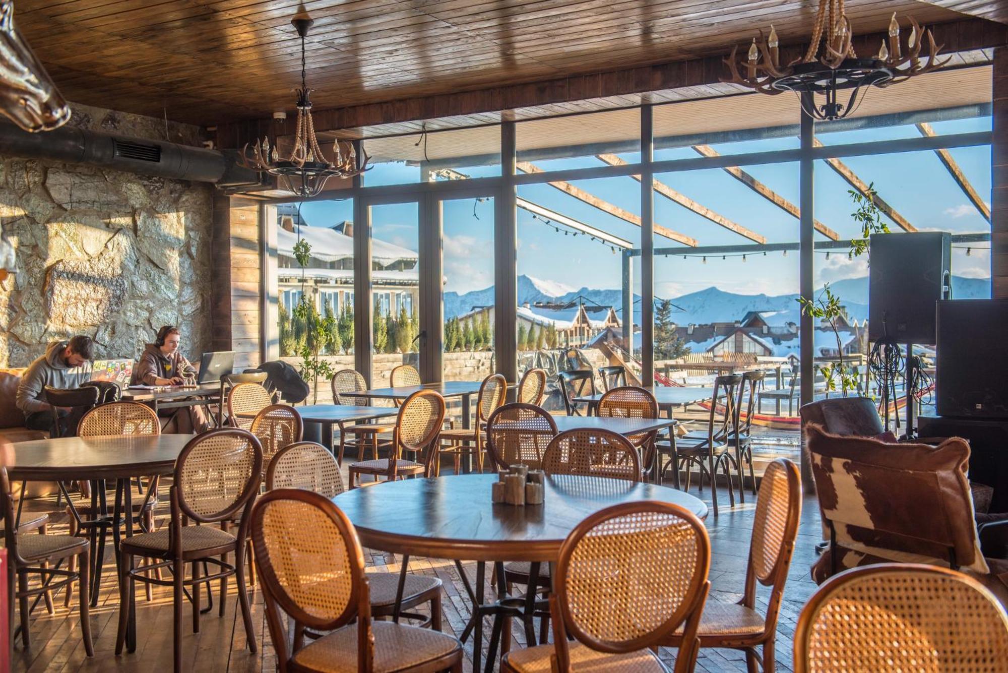 Gudauri Atrium Aparthotel Exteriör bild
