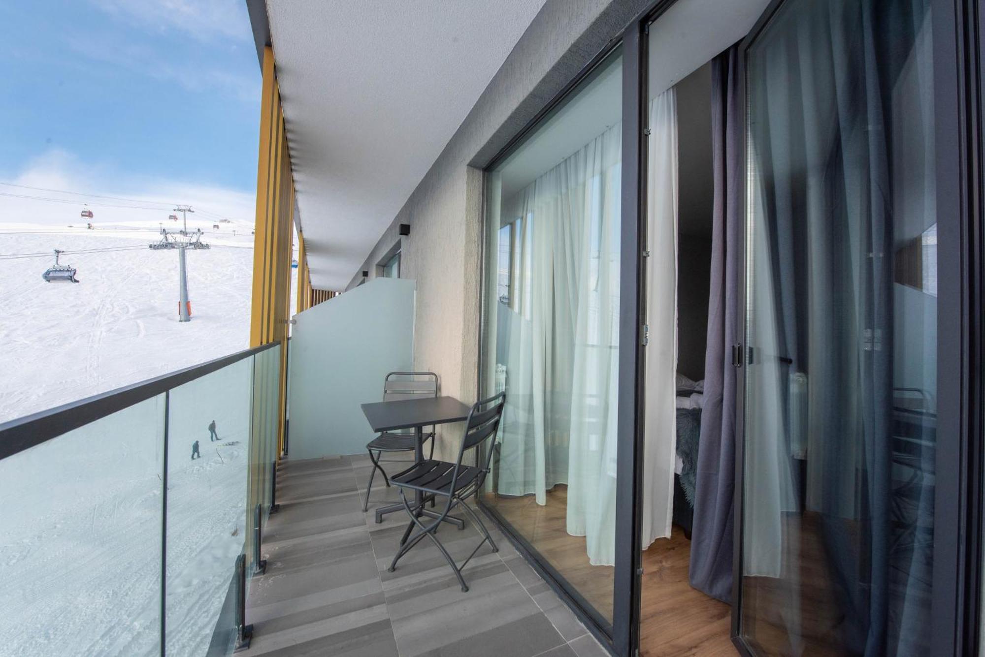 Gudauri Atrium Aparthotel Exteriör bild