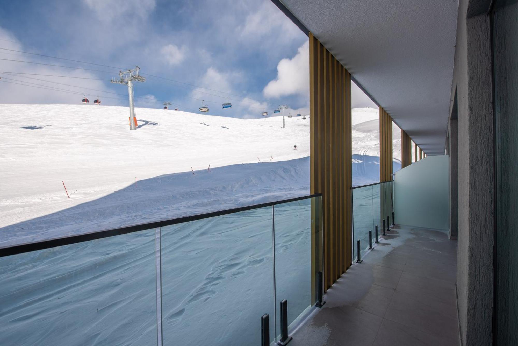 Gudauri Atrium Aparthotel Exteriör bild